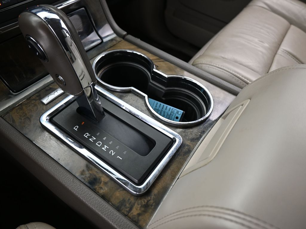 Used 2016 Midnight Lincoln Select image 29