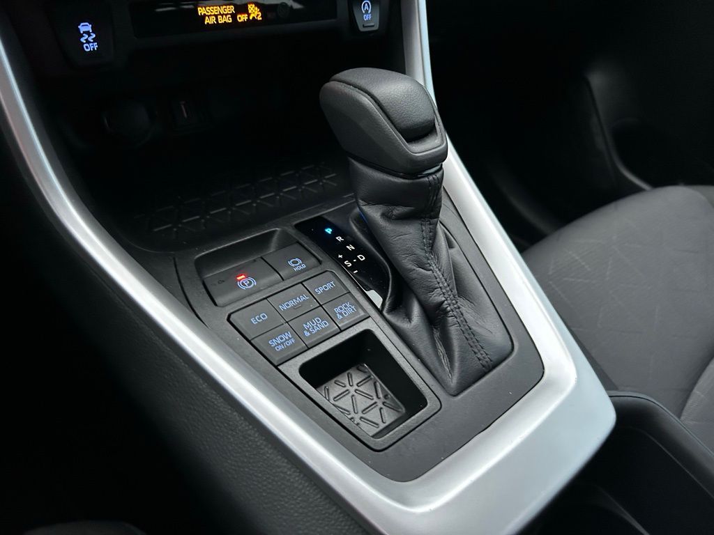 Thumbnail: 2022 Toyota RAV4 - 25