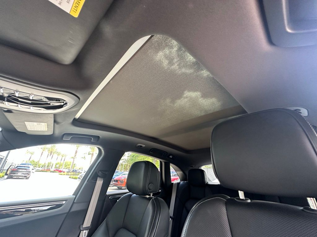 Thumbnail: 2023 Porsche Macan - 22