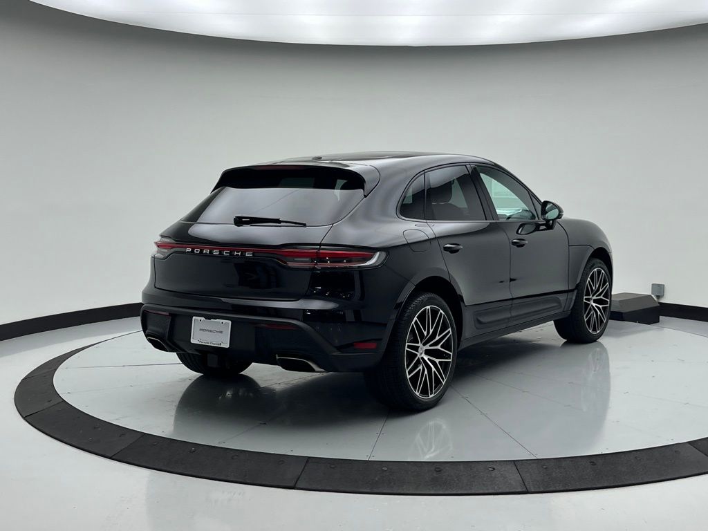 Thumbnail: 2025 Porsche Macan - 9