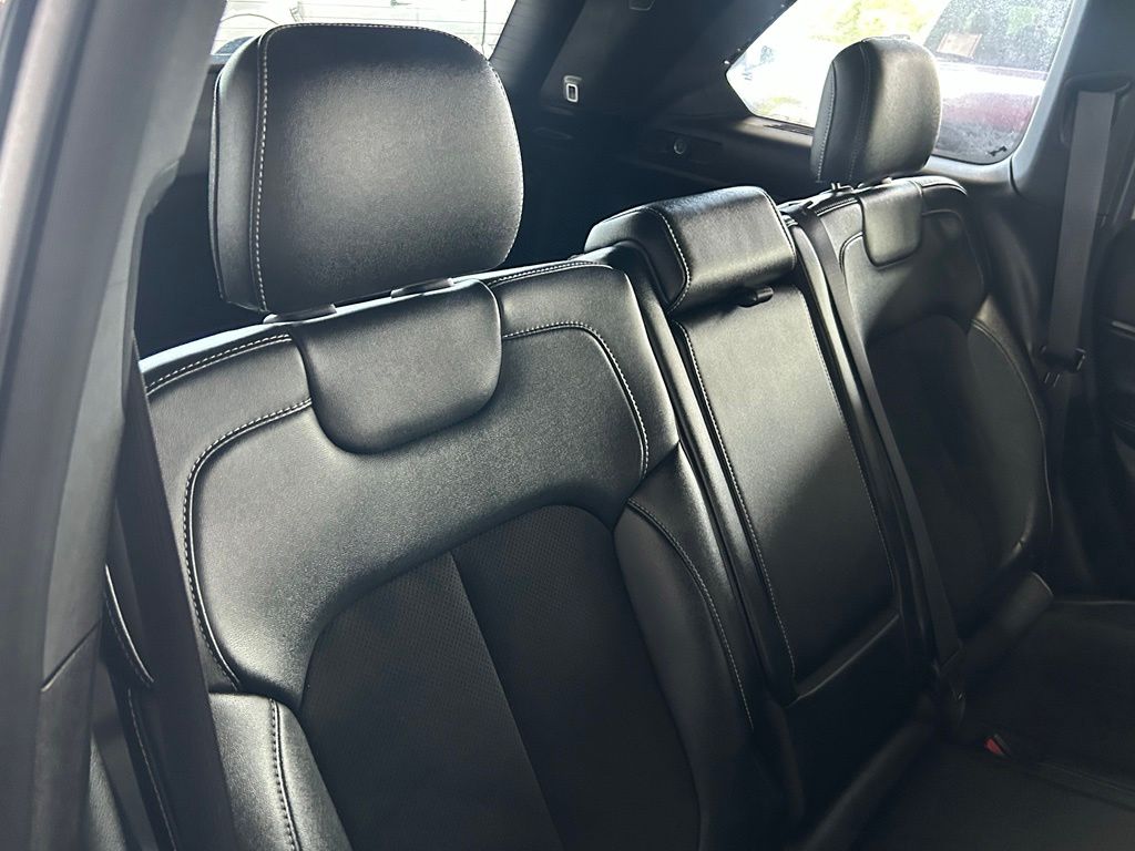 Used 2023 Diamond Black Crystal Pearlcoat Jeep Altitude image 39