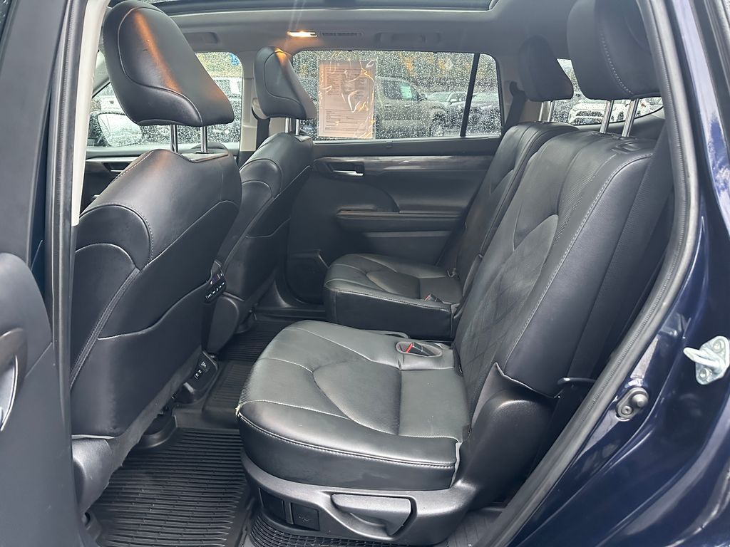 2021 Toyota Highlander Hybrid Platinum