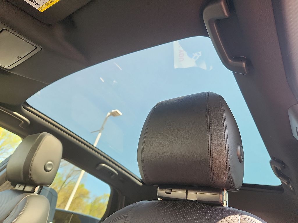 Thumbnail: 2019 Land Rover Discovery Sport - 14