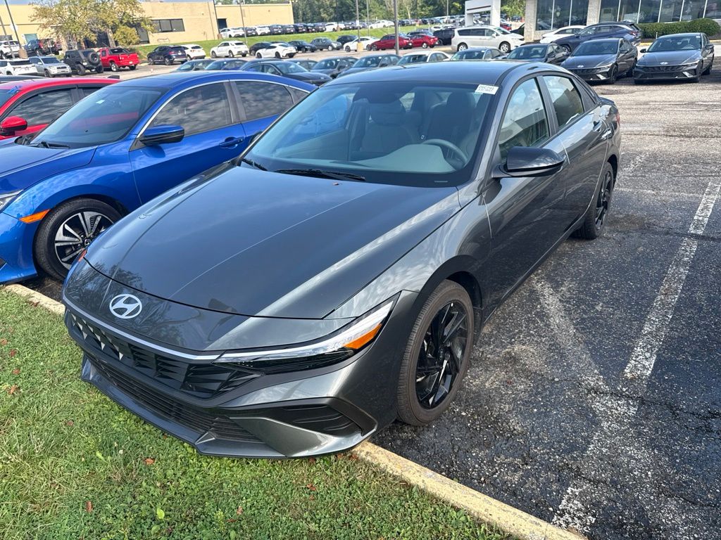 Amazon Gray 2026 Hyundai Elantra Sedan Front-Wheel Drive Continuously Variable Transmission