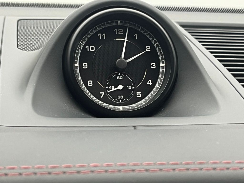 Thumbnail: 2025 Porsche Macan - 27