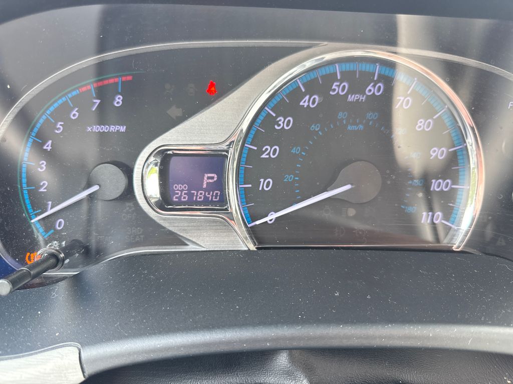Used 2013 Silver Toyota XLE image 17
