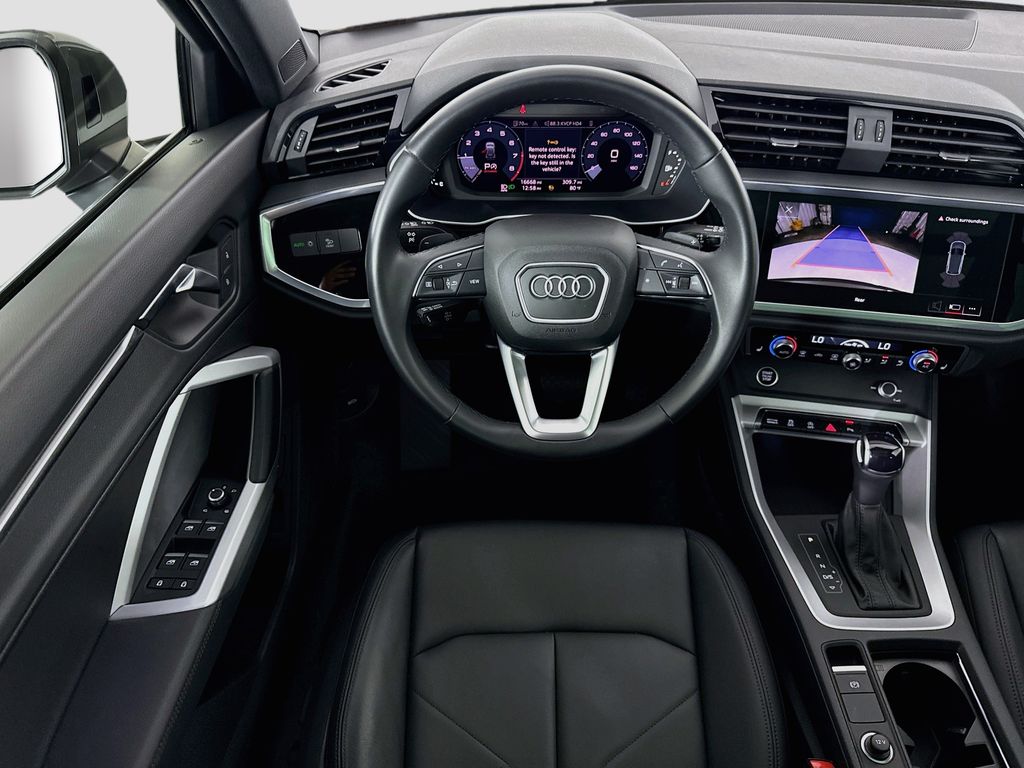 Thumbnail: 2023 Audi Q3 - 10