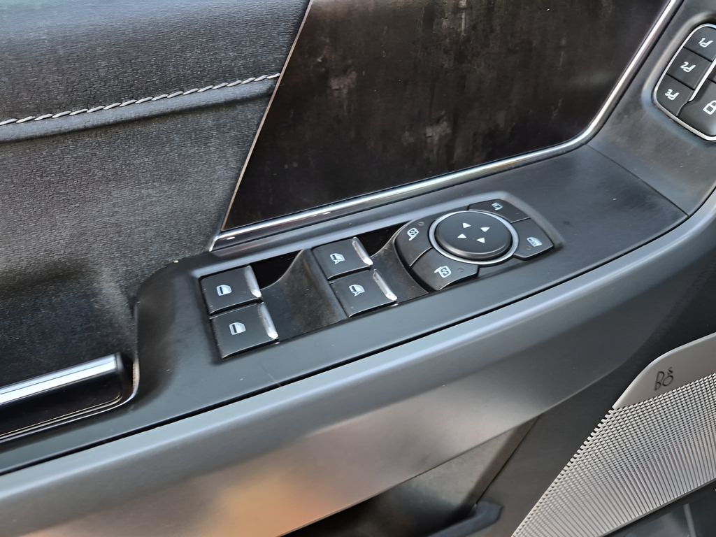 Used 2022 White Ford Lariat image 28