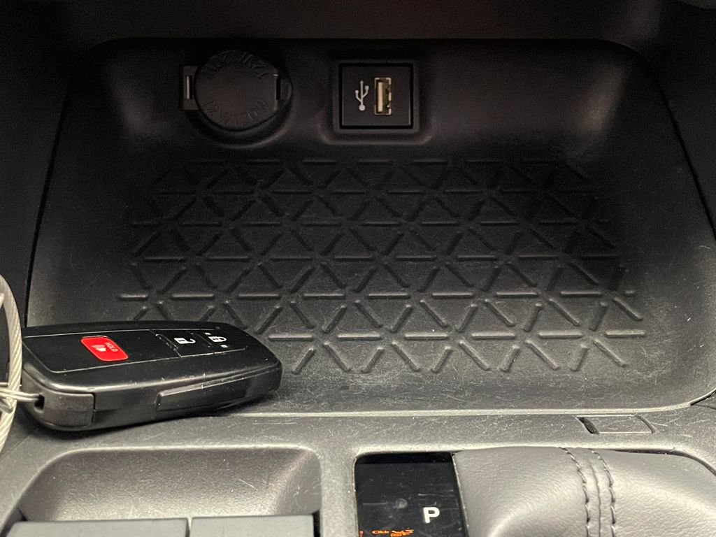 2024 Toyota RAV4 XLE 28