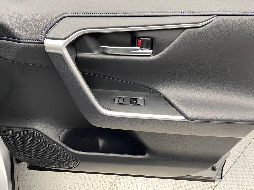 Thumbnail: 2025 Toyota RAV4 - 15