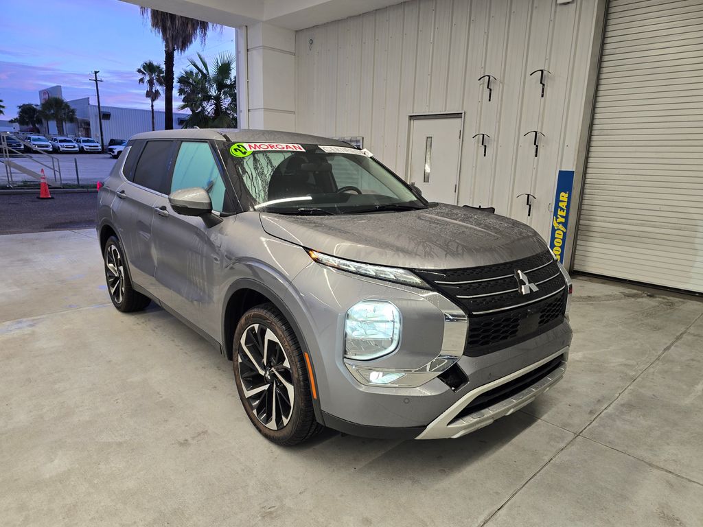 2022 Mitsubishi Outlander SE