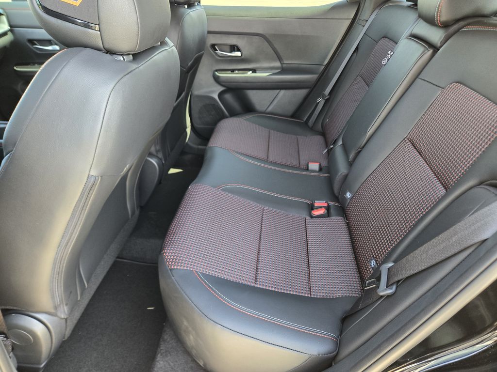 2026 Nissan KICKS SR - Photo 9