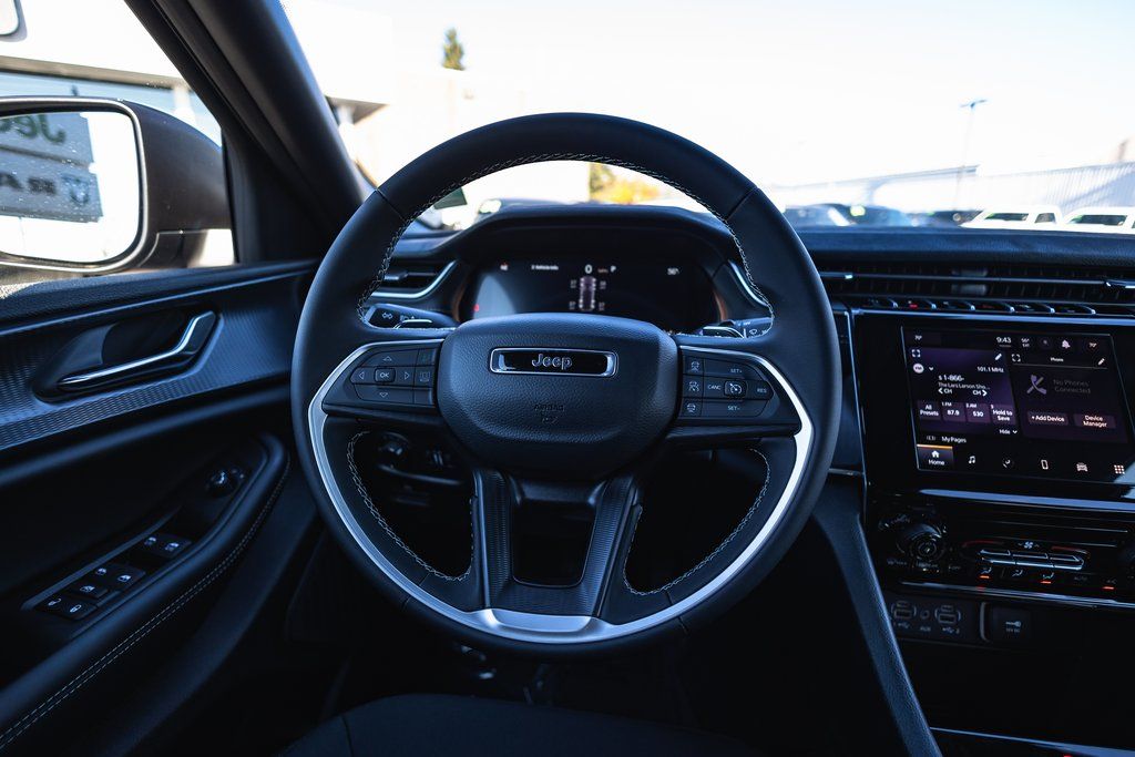 2025 Jeep Grand Cherokee Laredo X thumbnail 25