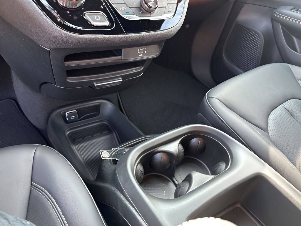 New 2026 Black Chrysler Select image 34