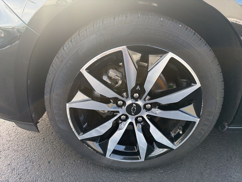 Thumbnail: 2022 Chevrolet Malibu - 10