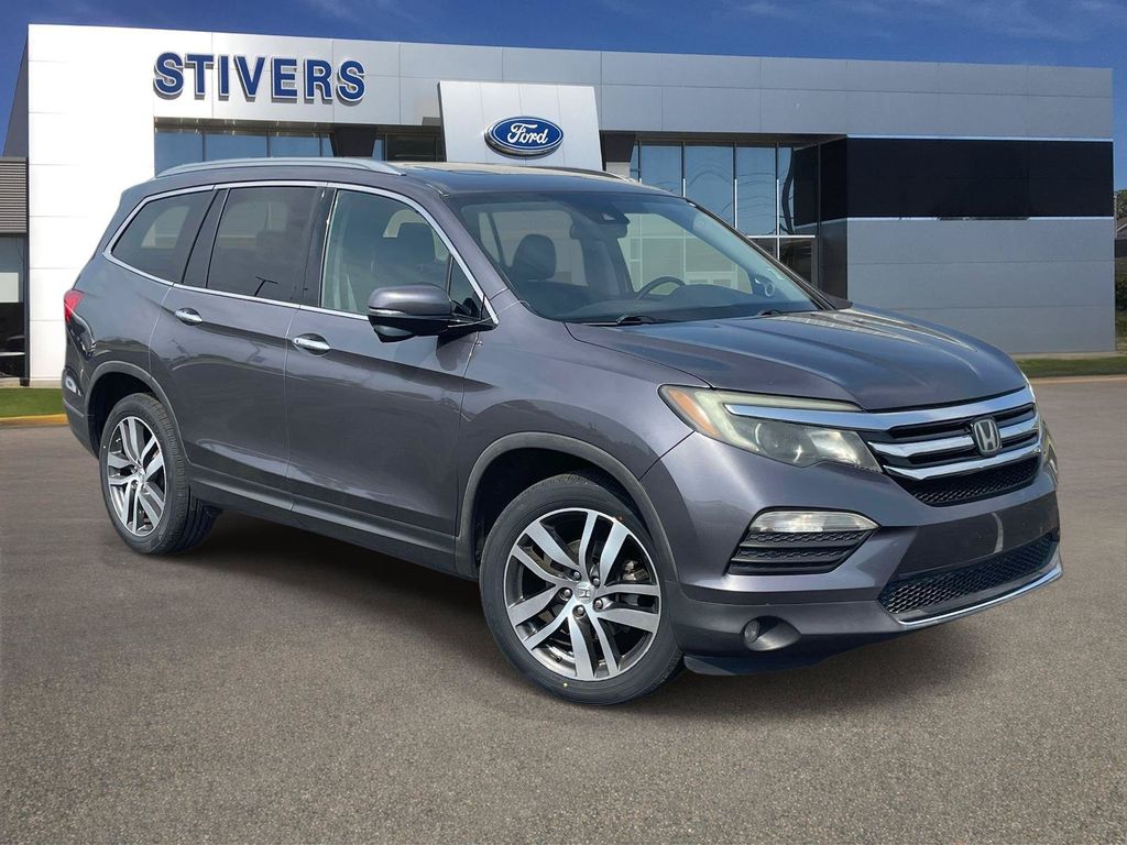  2017 Honda Pilot Touring   