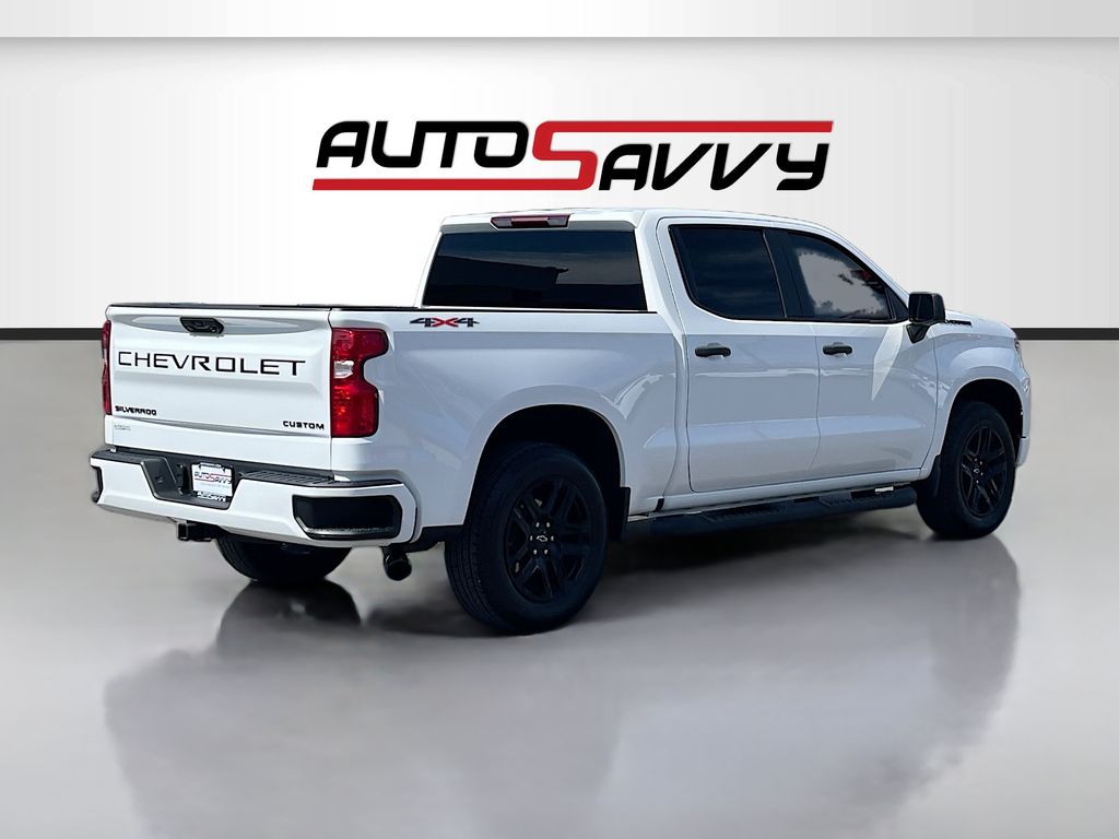 Used 2025 White Chevrolet Custom image 7