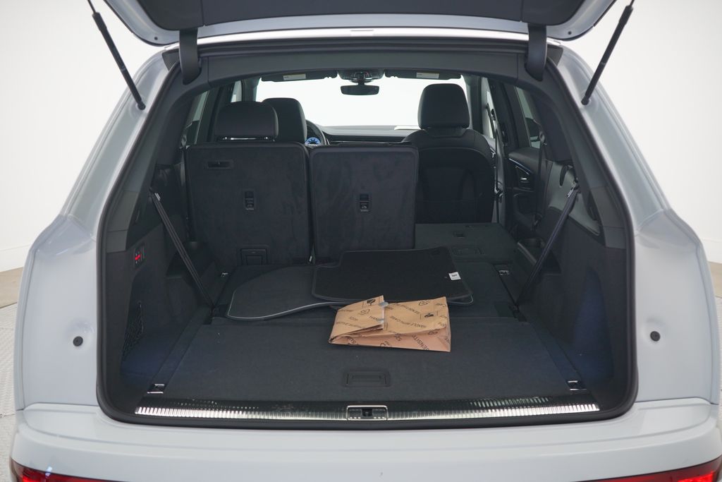 Thumbnail: 2026 Audi Q7 - 11