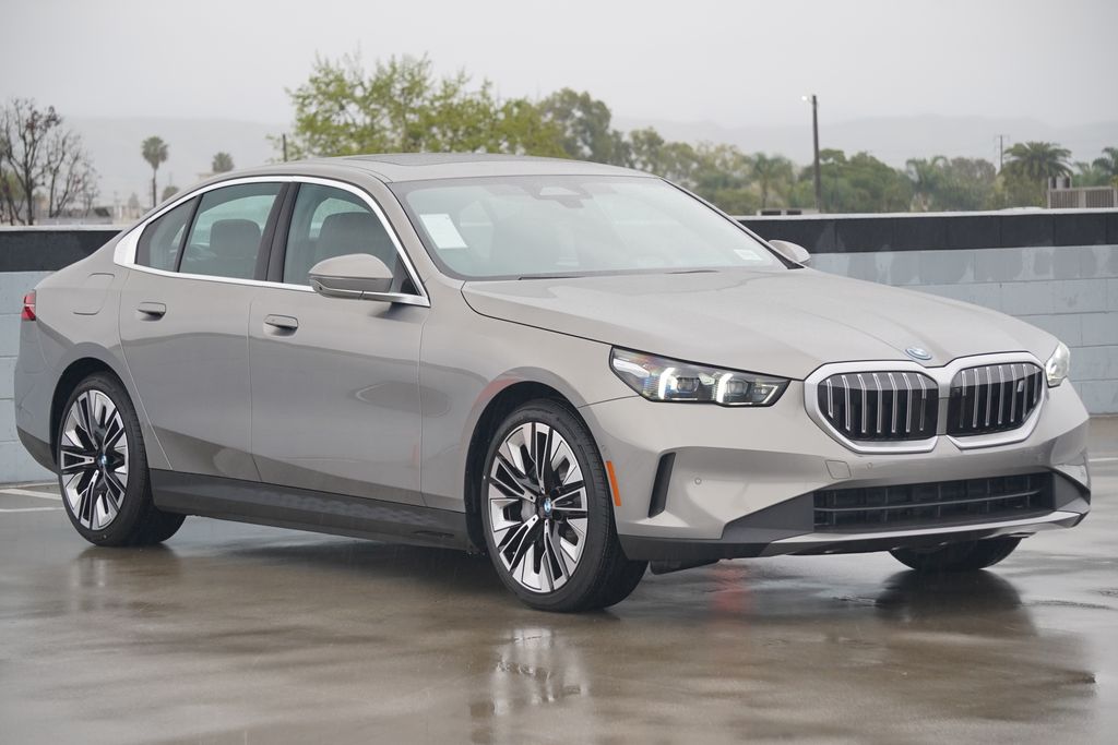 Thumbnail: 2026 BMW i5 - 3