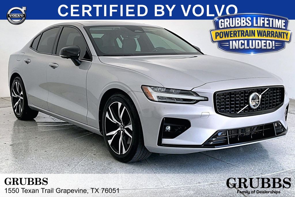 2024 Volvo S60 B5 Plus Dark Theme AWD