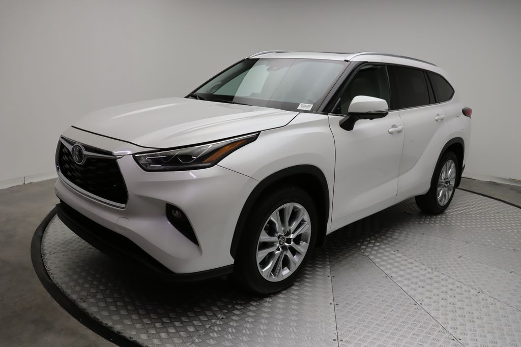 2023 Toyota Highlander Limited Hero Image