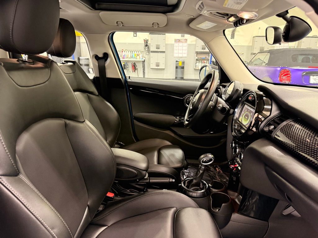 2017 MINI Cooper Base 30