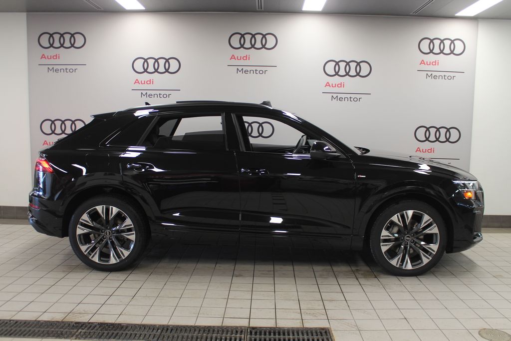 Thumbnail: 2026 Audi Q8 - 7