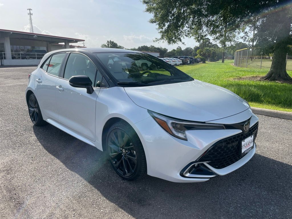 Wind Chill Pearl/Midnight Black Metallic 2026 Toyota Corolla Hatchback Hatchback Front-Wheel Drive Continuously Variable Transmission