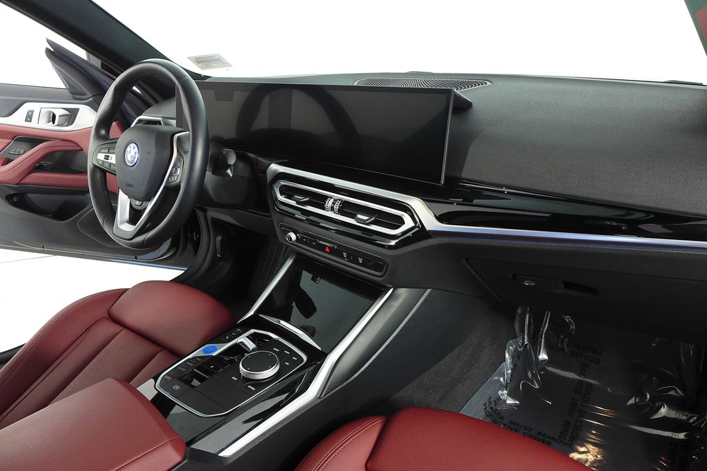 Thumbnail: 2023 BMW i4 - 13