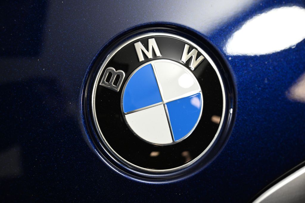 Thumbnail: 2026 BMW 3 Series - 12