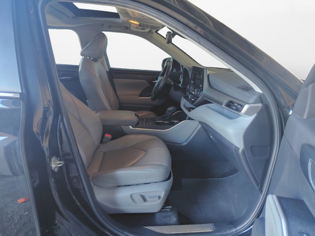 Used Car 2023 Toyota Highlander  Xle For Sale Under $35,000 In Austin, Texas