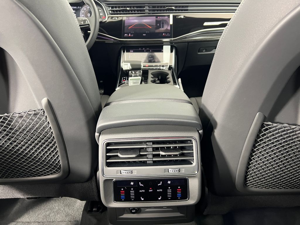 Thumbnail: 2025 Audi Q7 - 25