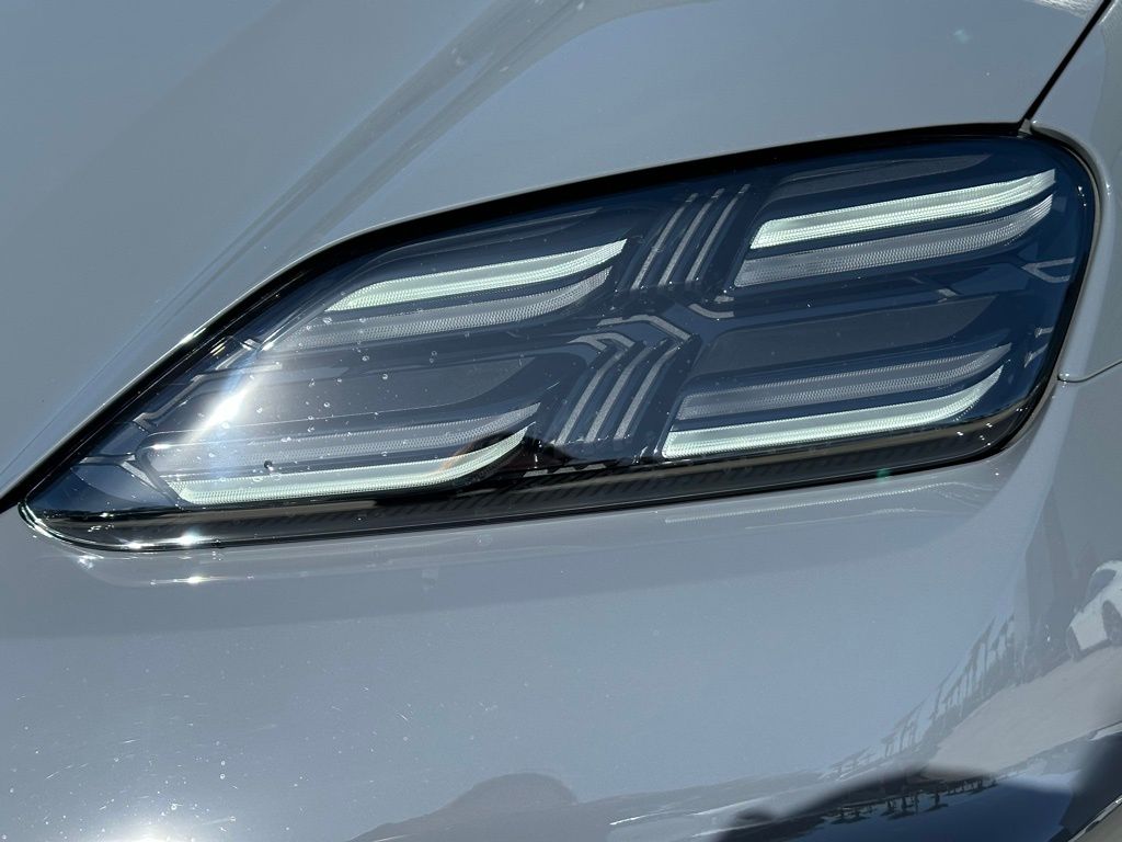 Thumbnail: 2025 Porsche Macan - 13