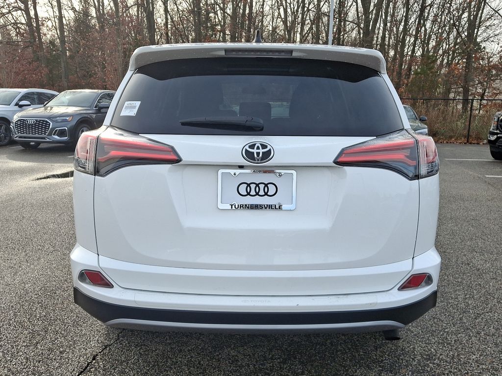 2018 Toyota RAV4 XLE 5