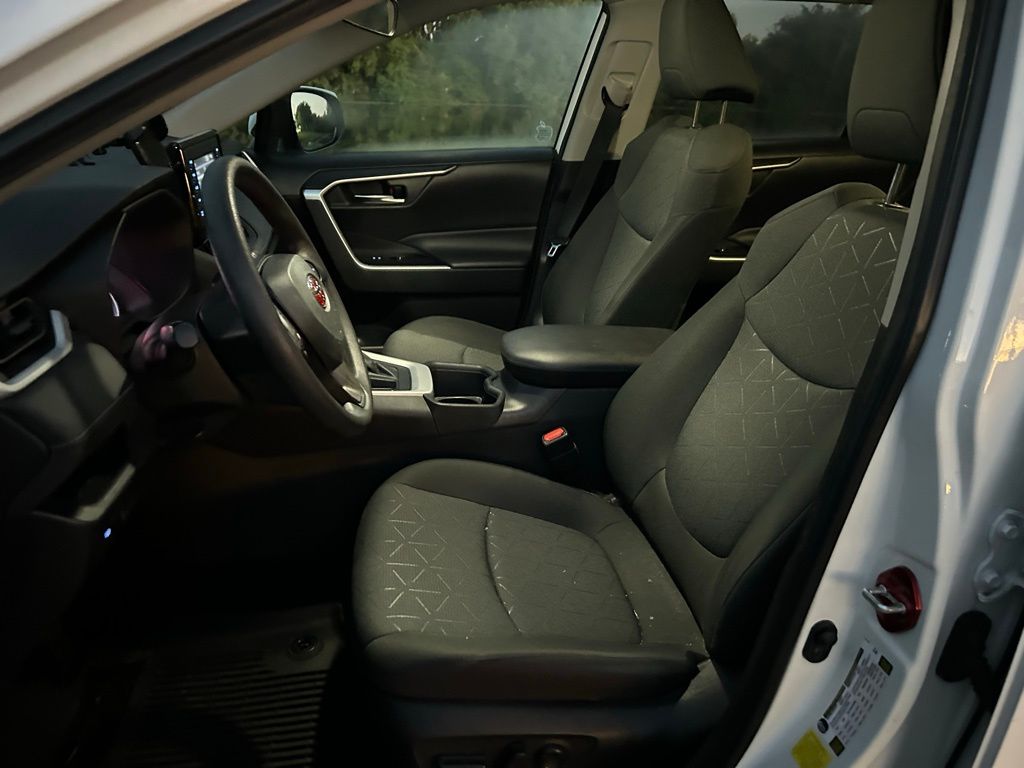 Thumbnail: 2022 Toyota RAV4 - 14