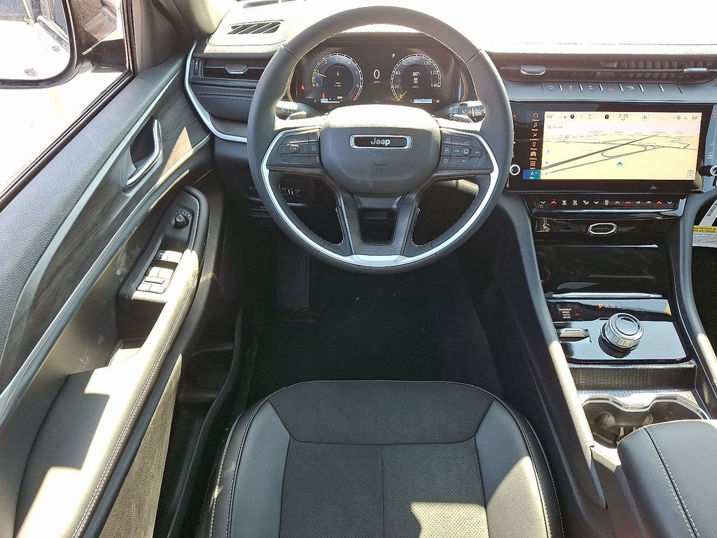 2026 Jeep Grand Cherokee — photo 7
