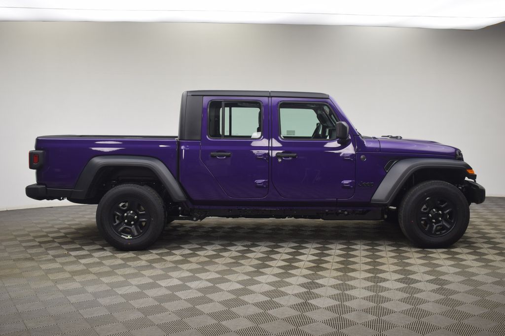 new 2026 Jeep Gladiator car, priced at $42,034