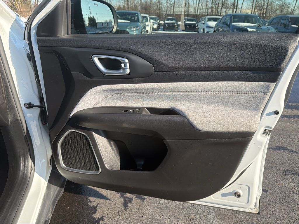 Thumbnail: 2022 Jeep Compass - 25