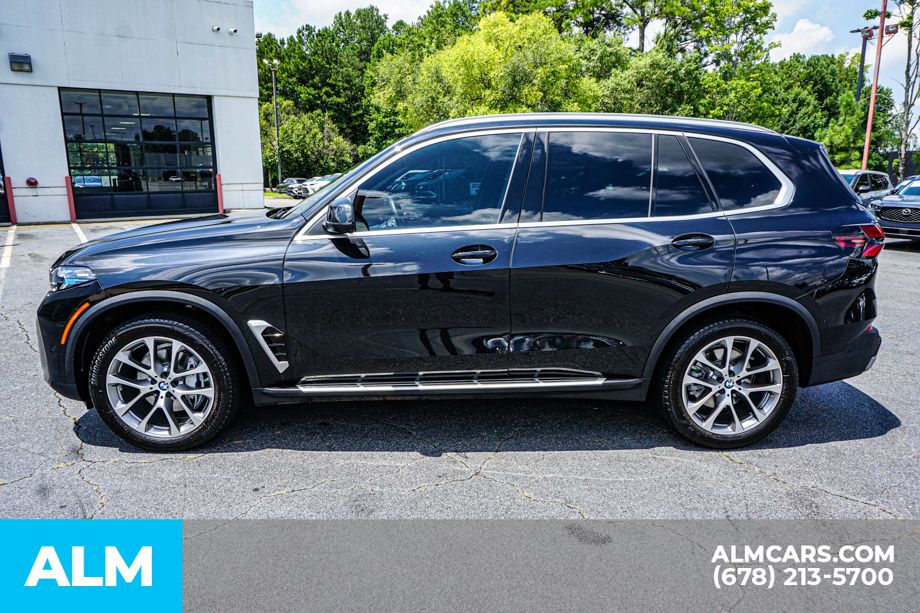 Used 2026 Black BMW sDrive40i image 6
