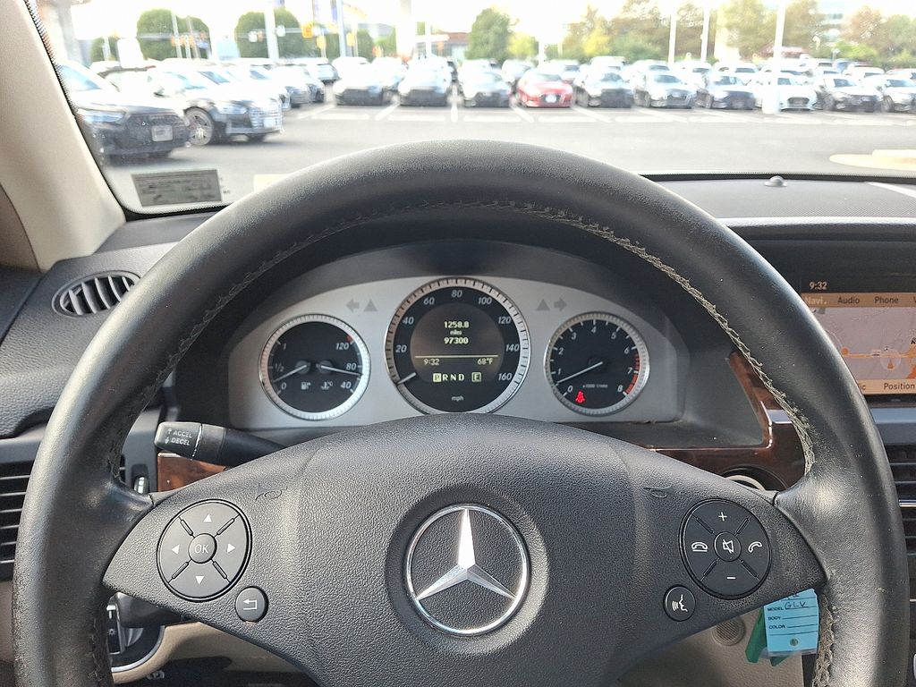 Thumbnail: 2011 Mercedes-Benz GLK - 20