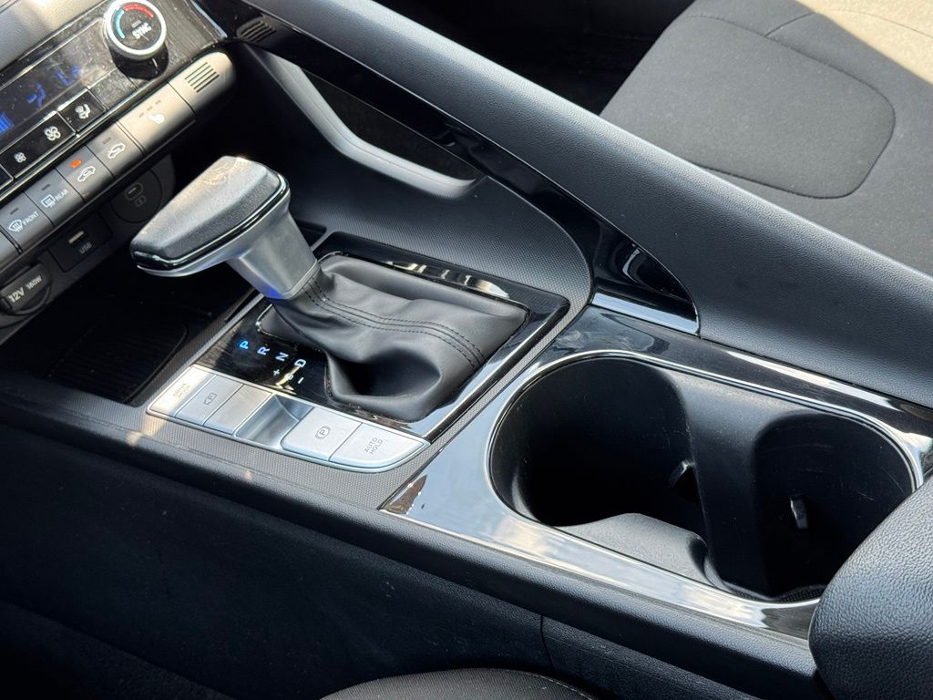 Used 2025 Hyundai Elantra Sedan