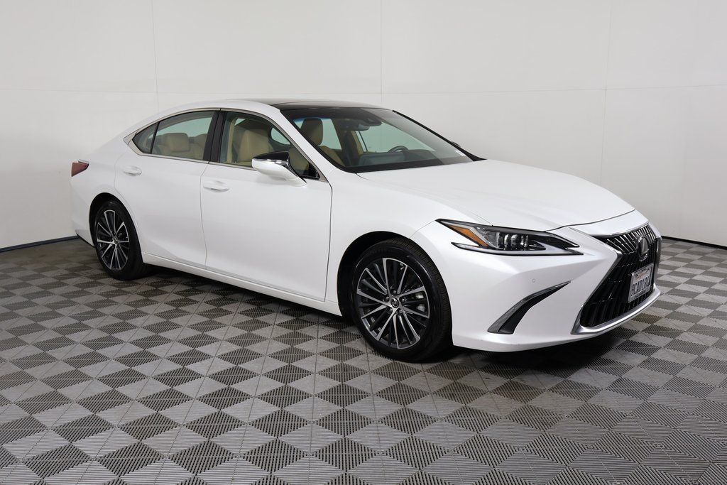 Thumbnail: 2022 Lexus ES - 3