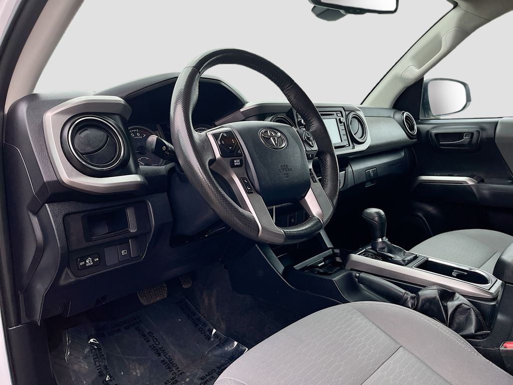 Used 2019 White Toyota SR5 image 9