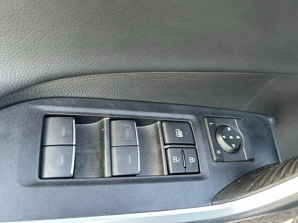 2023 Toyota RAV4 XSE 24