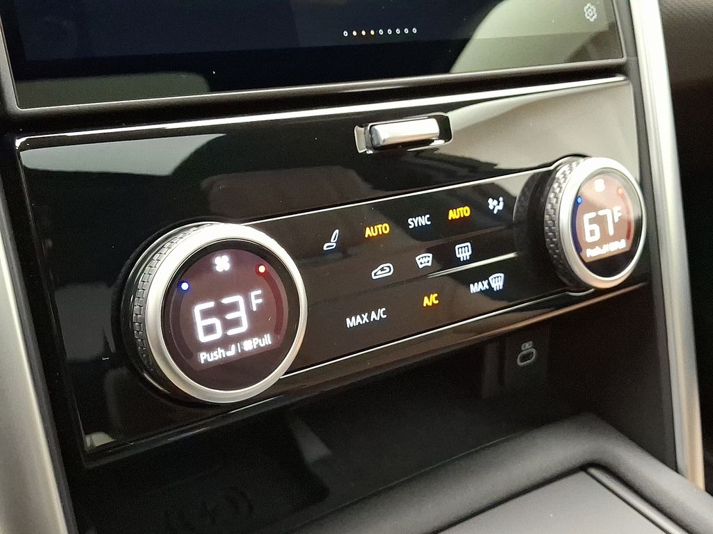 2024 Land Rover Discovery Dynamic SE 16