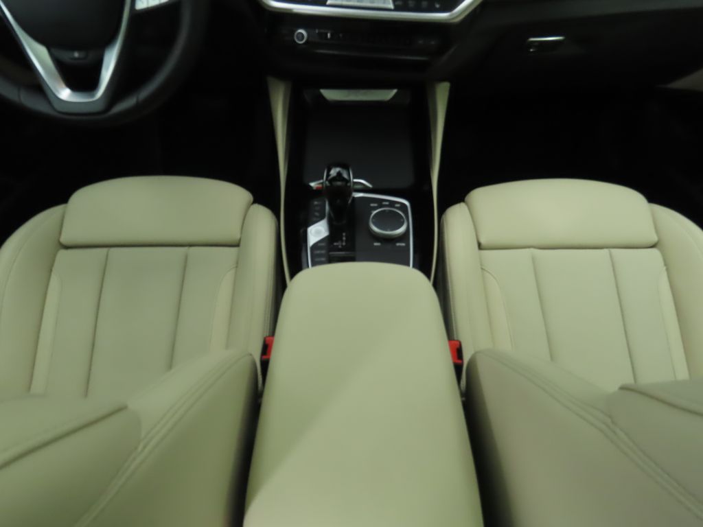 Thumbnail: 2025 BMW X4 - 17