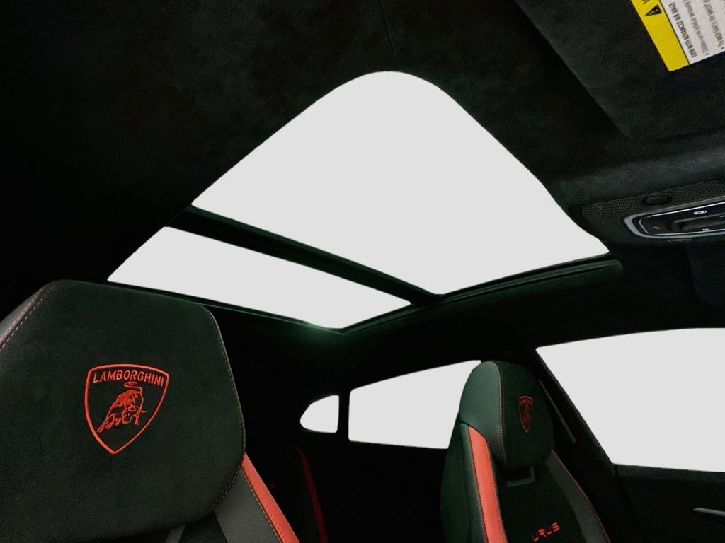 Thumbnail: 2023 Lamborghini Urus - 17