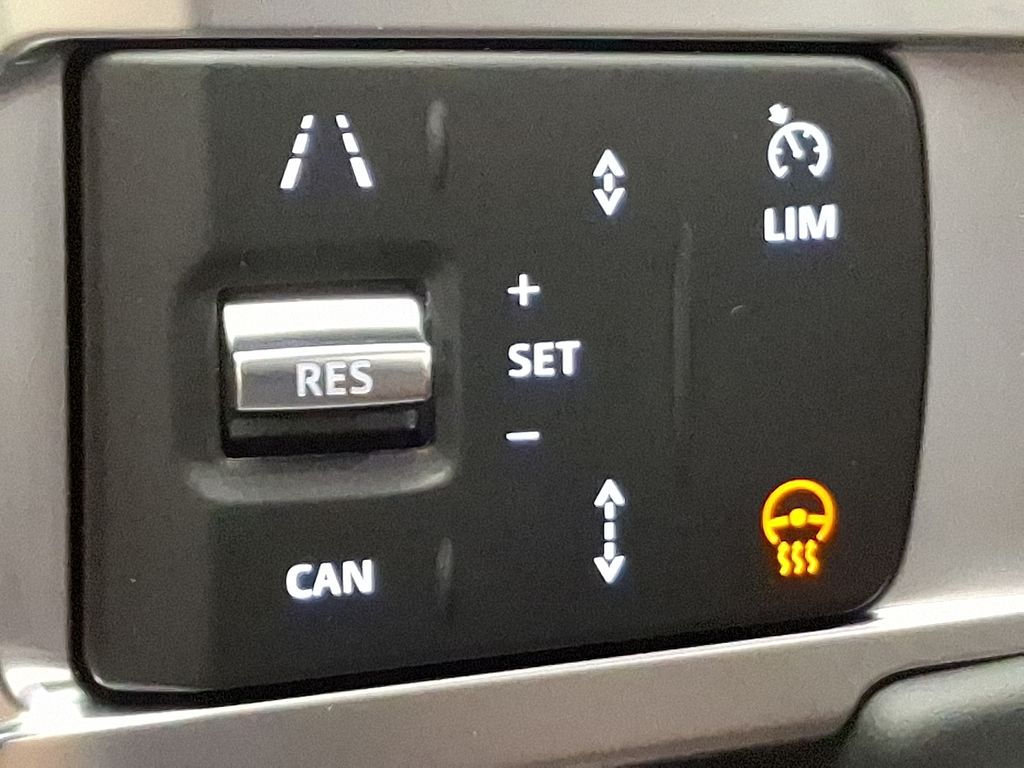 2024 Land Rover Discovery Dynamic SE 25