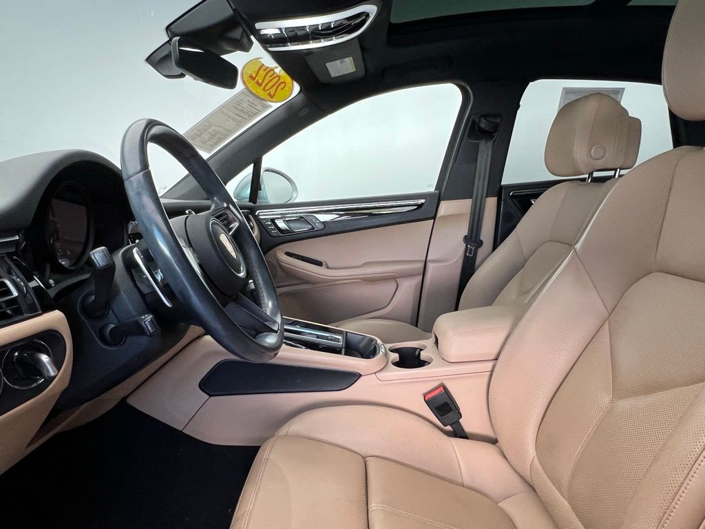 Thumbnail: 2022 Porsche Macan - 5