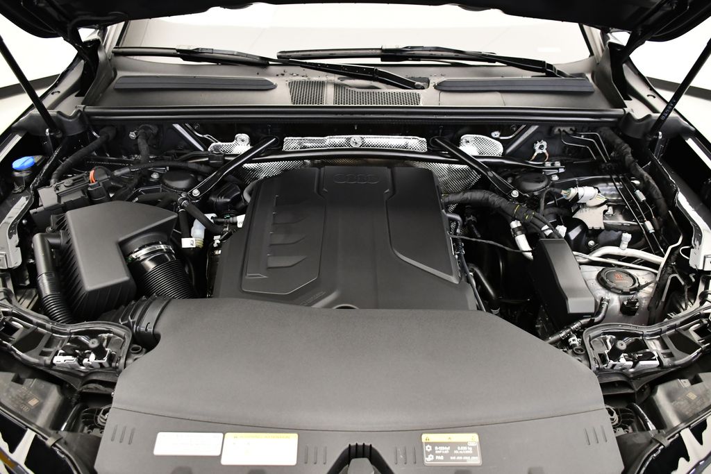 Thumbnail: 2025 Audi Q5 - 11